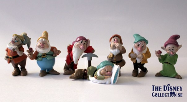 snow_white_disneystore2