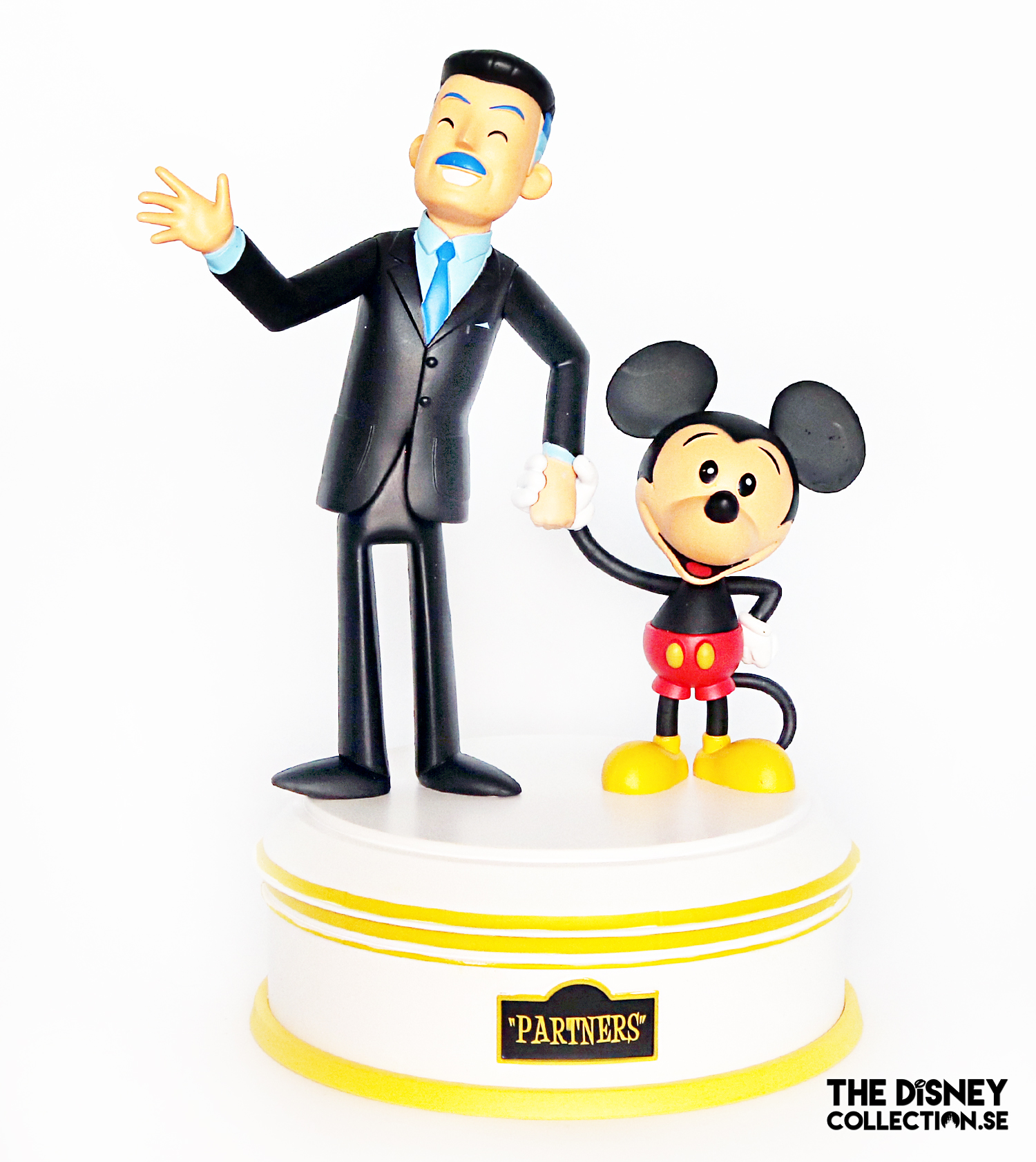 walt-disney-partners-disneystore