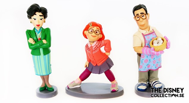 turning-red-disneystore-3