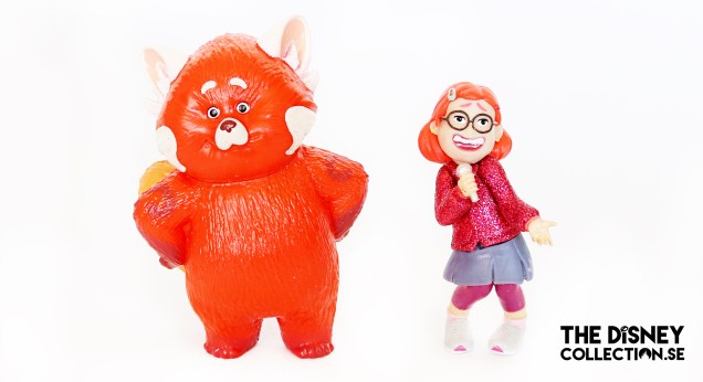 turning-red-jakks-disneystore